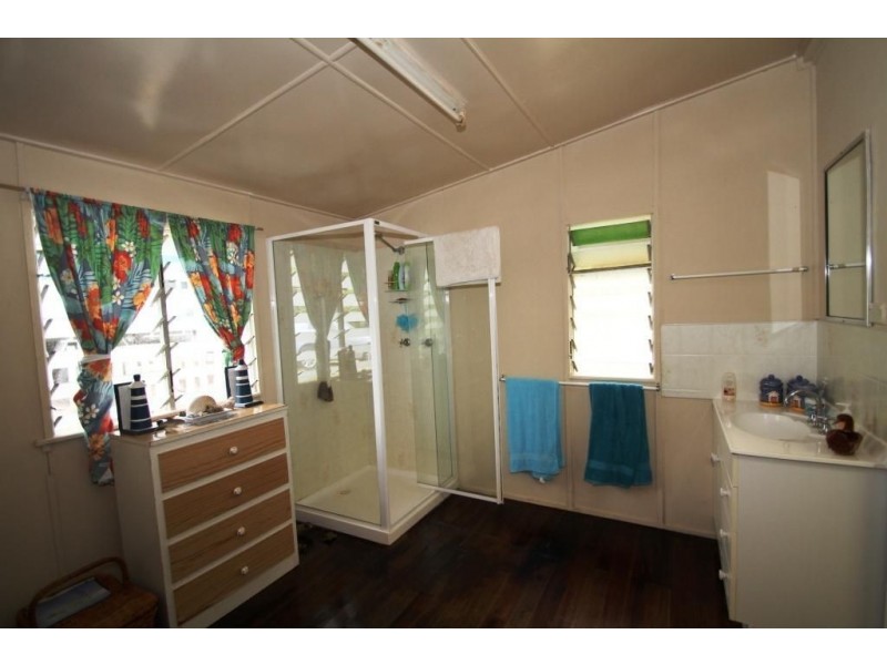 11 Davis Street, Mount Morgan QLD 4714