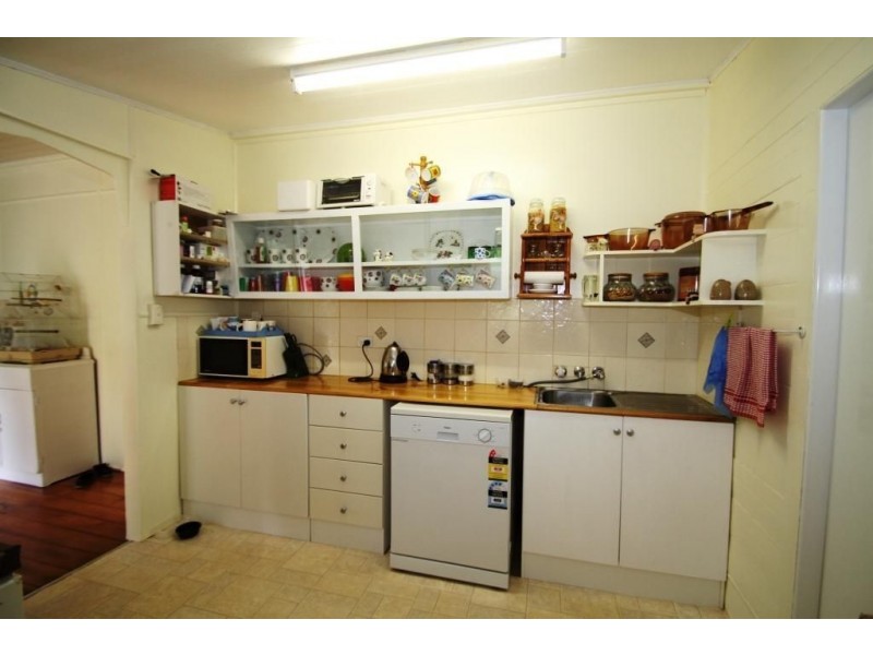 11 Davis Street, Mount Morgan QLD 4714