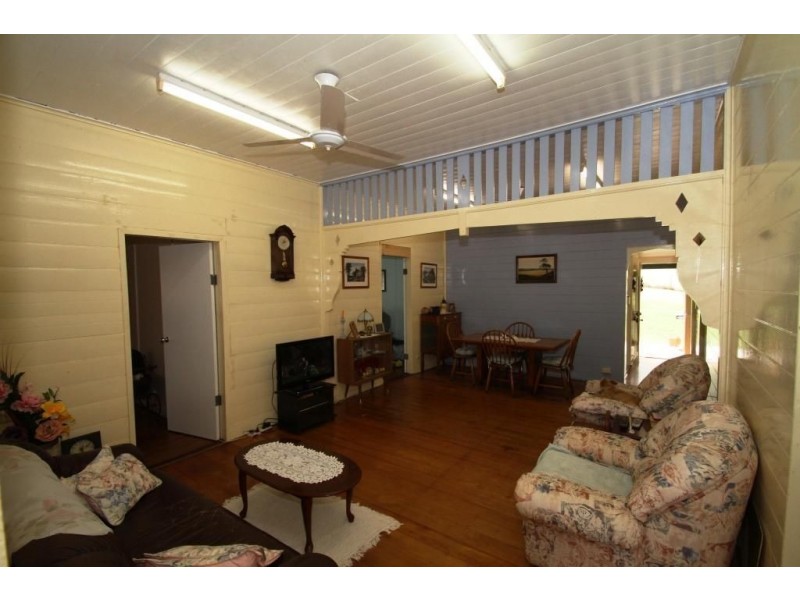 11 Davis Street, Mount Morgan QLD 4714