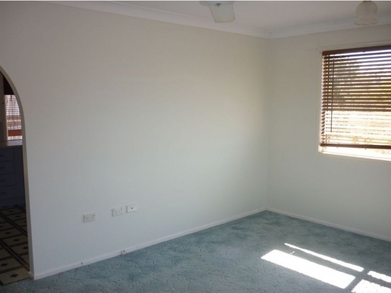 2 Rosewood Av, Gracemere QLD 4702
