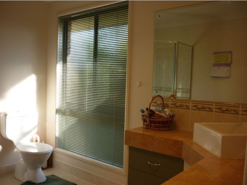 4 GILMORE CT, Gracemere QLD 4702