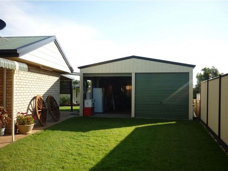 4 GILMORE CT, Gracemere QLD 4702