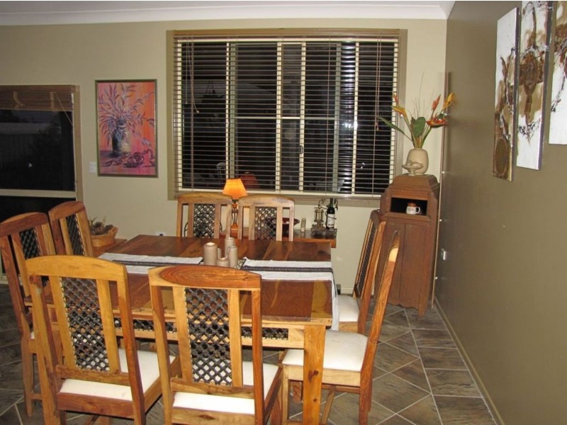 4 Roy Pl, Gracemere QLD 4702