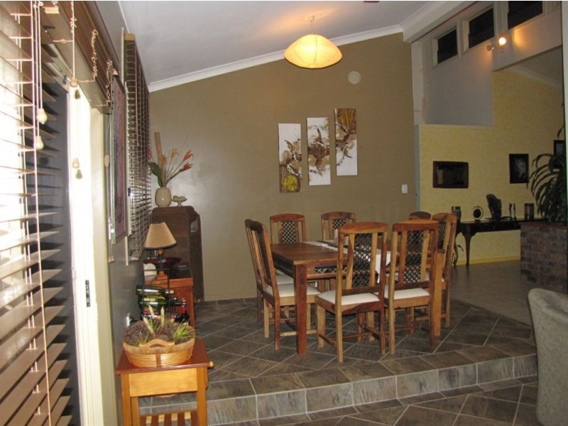 4 Roy Pl, Gracemere QLD 4702