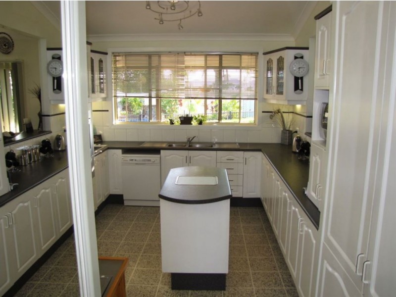 4 Roy Pl, Gracemere QLD 4702