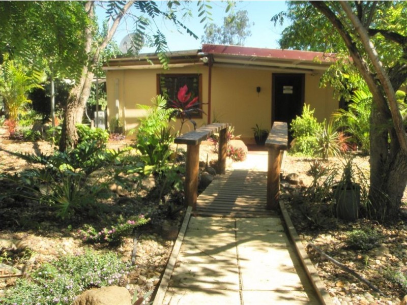 94 Hopkins Rd, Stanwell QLD 4702