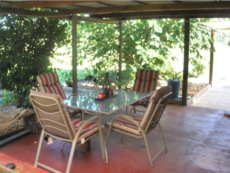 94 Hopkins Rd, Stanwell QLD 4702