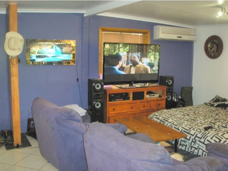 94 Hopkins Rd, Stanwell QLD 4702