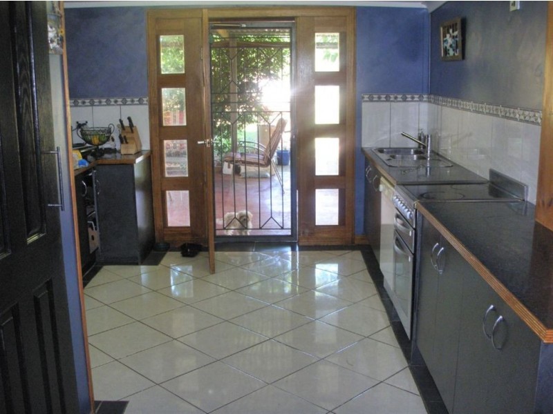 94 Hopkins Rd, Stanwell QLD 4702