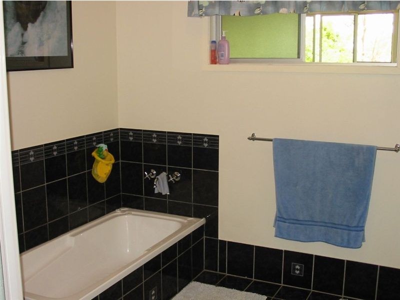 633A Nine Mile Road, Alton Downs QLD 4702