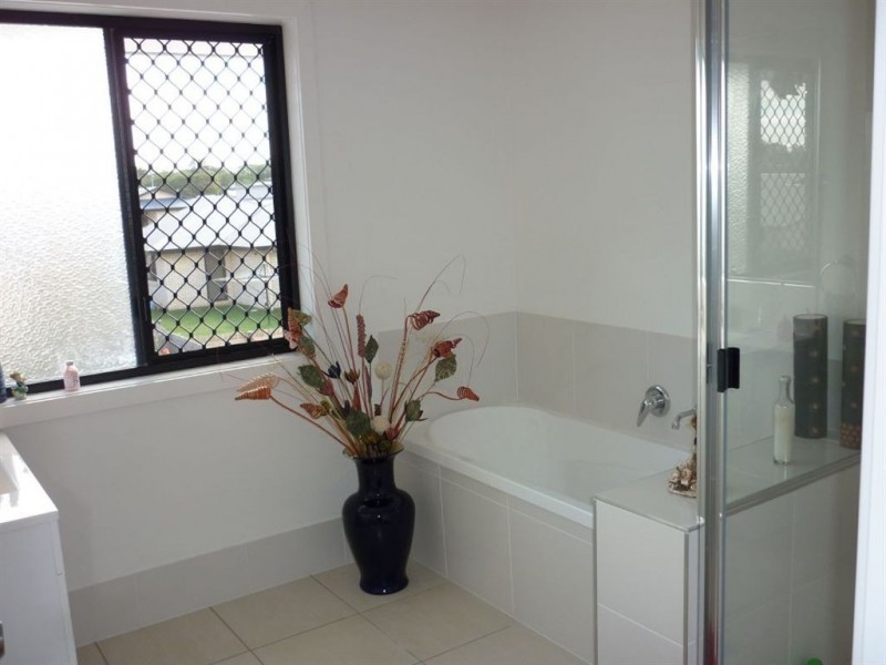 14 John Oxley Drive, Gracemere QLD 4702