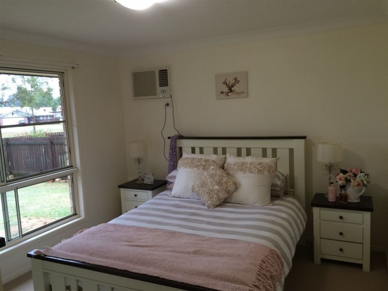 8 Seonaid Place, Gracemere QLD 4702