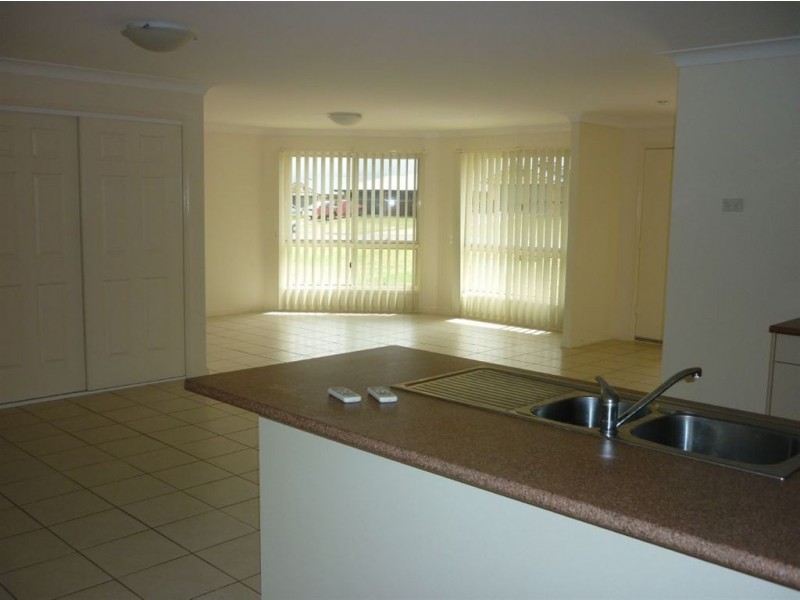 8 Seonaid Place, Gracemere QLD 4702