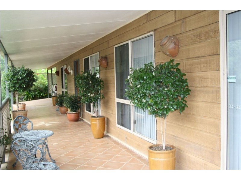 33 Racecourse Road, Mount Morgan QLD 4714