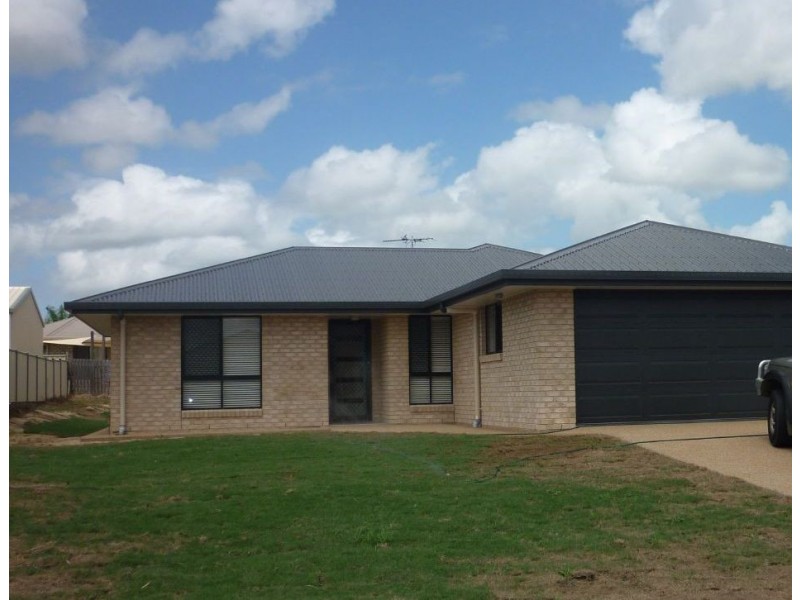 8 Poinciana Place, Gracemere QLD 4702