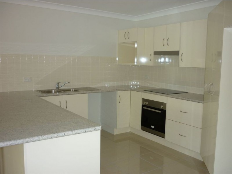 8 Poinciana Place, Gracemere QLD 4702