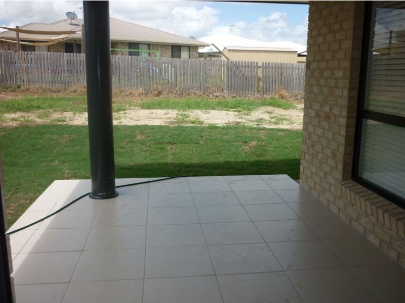 8 Poinciana Place, Gracemere QLD 4702