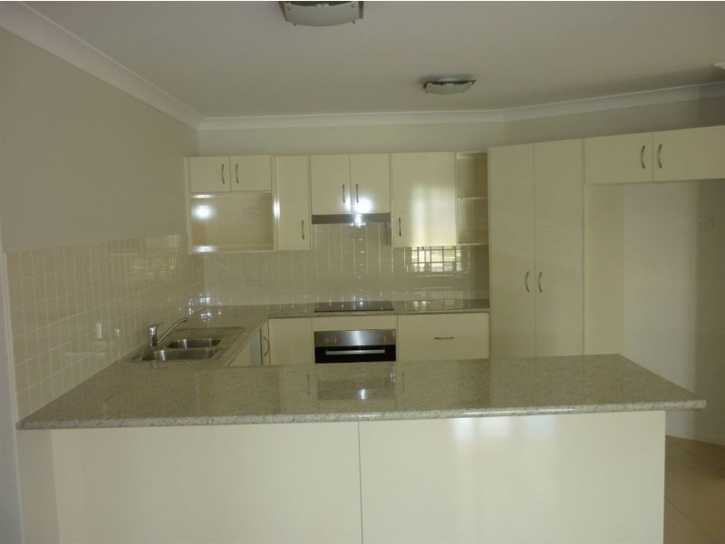 8 Poinciana Place, Gracemere QLD 4702