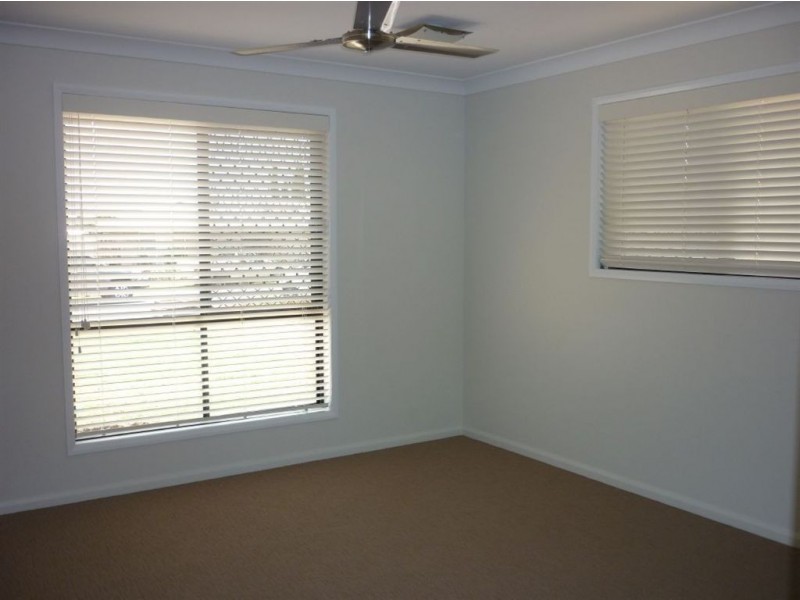 8 Poinciana Place, Gracemere QLD 4702