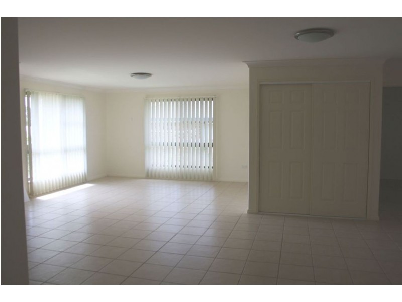 19 Seonaid Place, Gracemere QLD 4702