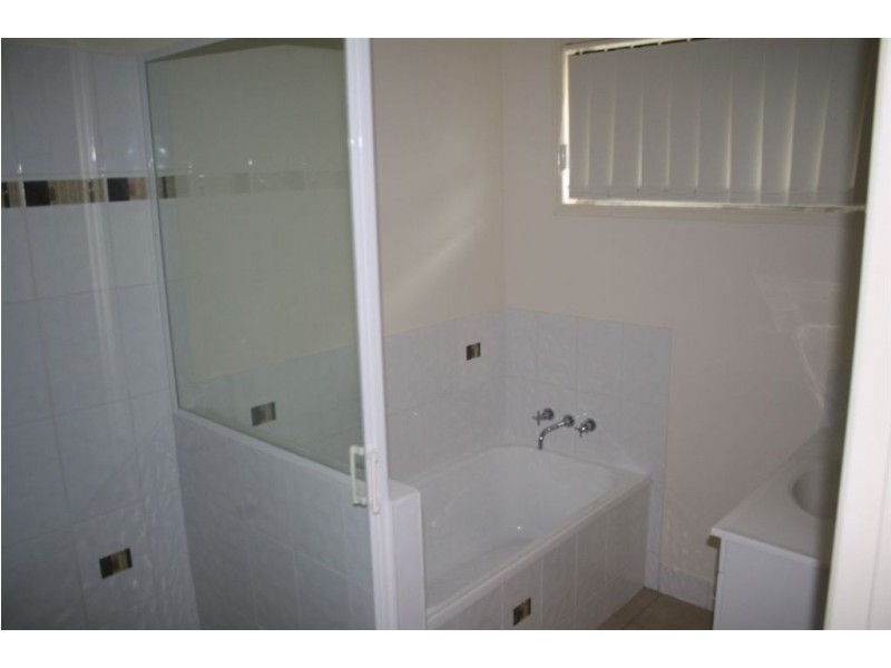 19 Seonaid Place, Gracemere QLD 4702