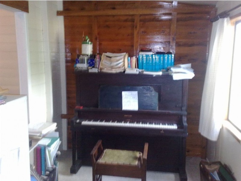 110 james, Mount Morgan QLD 4714