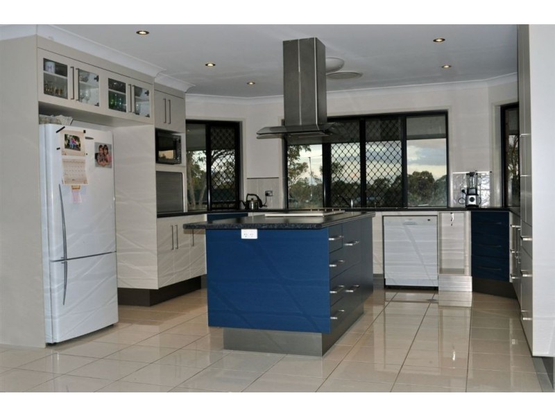 25 Latimer Av, Gracemere QLD 4702