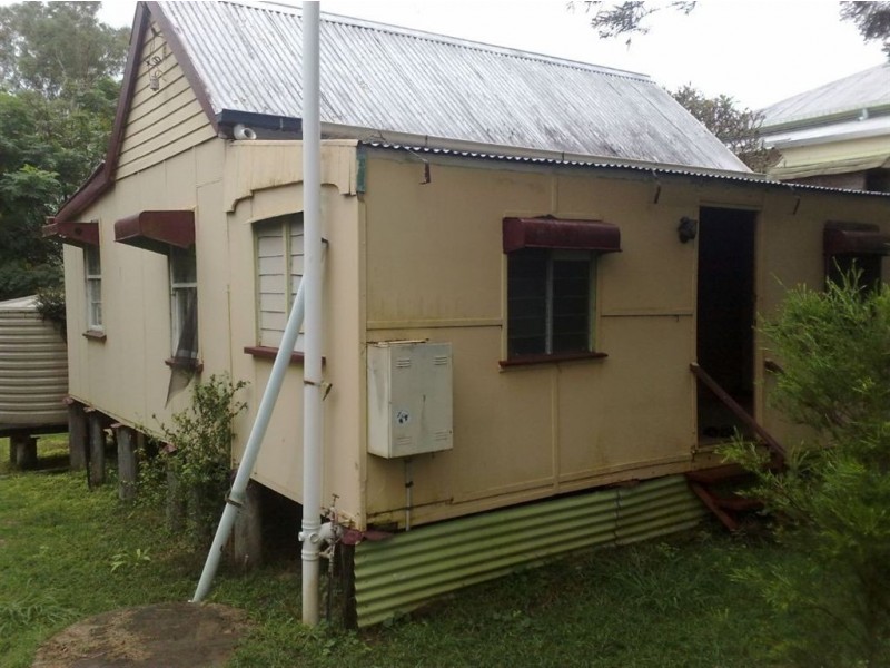 31 Crown Street, Mount Morgan QLD 4714