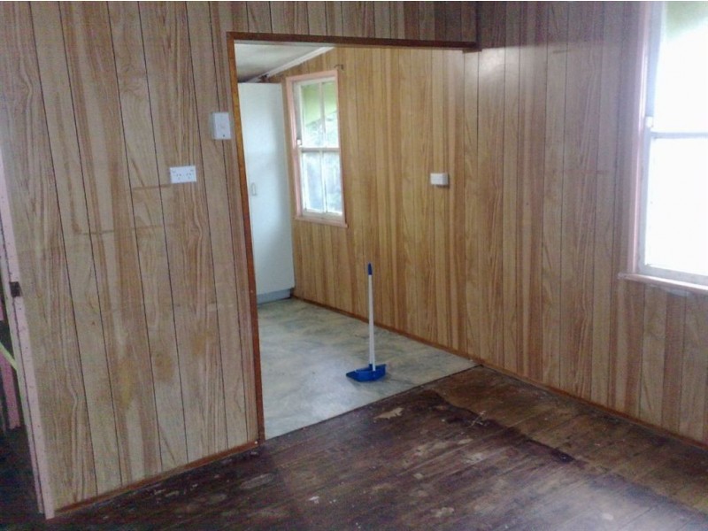 31 Crown Street, Mount Morgan QLD 4714