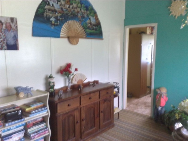 8 Clarence Street, Mount Morgan QLD 4714