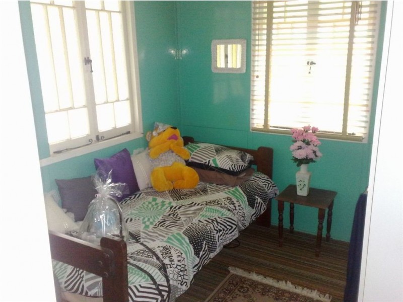 8 Clarence Street, Mount Morgan QLD 4714