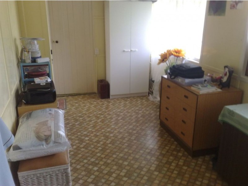 8 Clarence Street, Mount Morgan QLD 4714