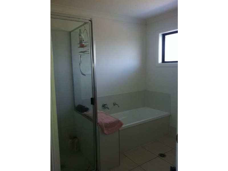 16 John Oxley Drive, Gracemere QLD 4702