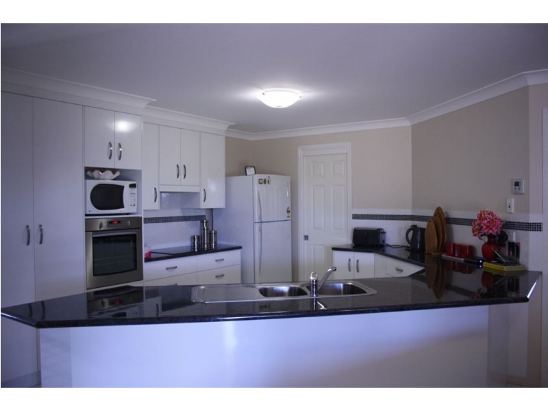 18 Boatwright Ave, Gracemere QLD 4702