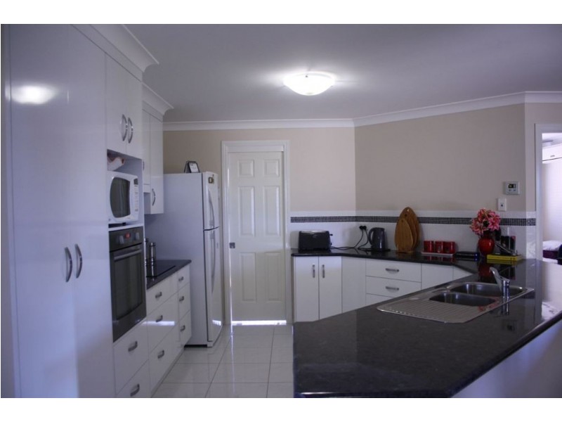 18 Boatwright Ave, Gracemere QLD 4702