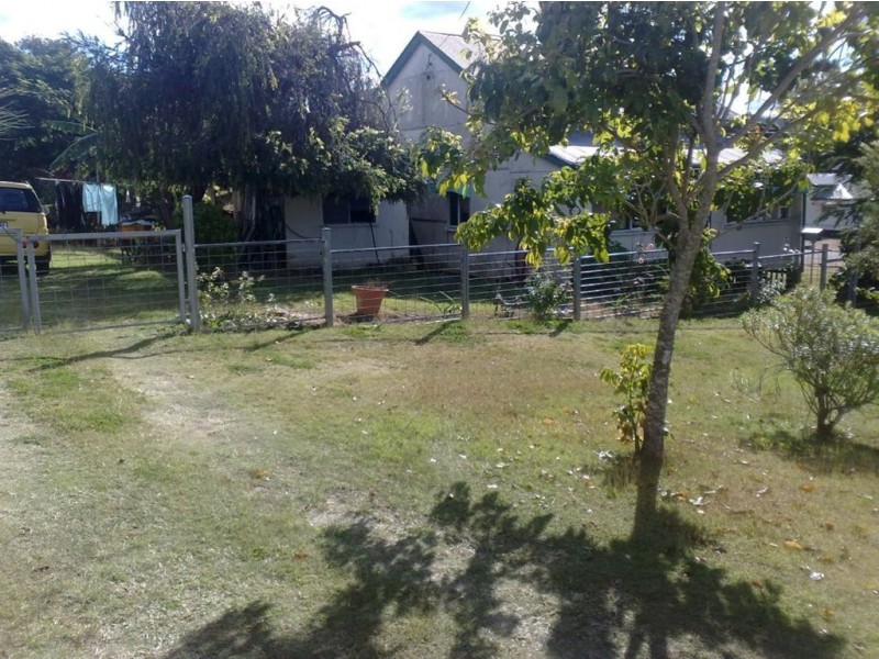 112 East Street, Mount Morgan QLD 4714