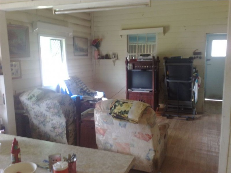 112 East Street, Mount Morgan QLD 4714