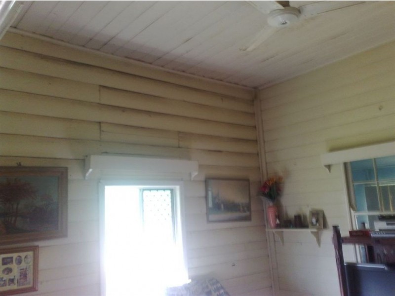 112 East Street, Mount Morgan QLD 4714