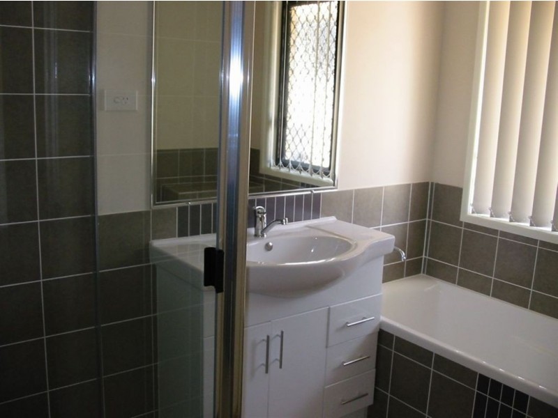 27 Sunrise Crescent, Gracemere QLD 4702