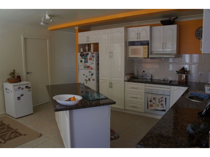 15 South Yamba Rd, Alton Downs QLD 4702