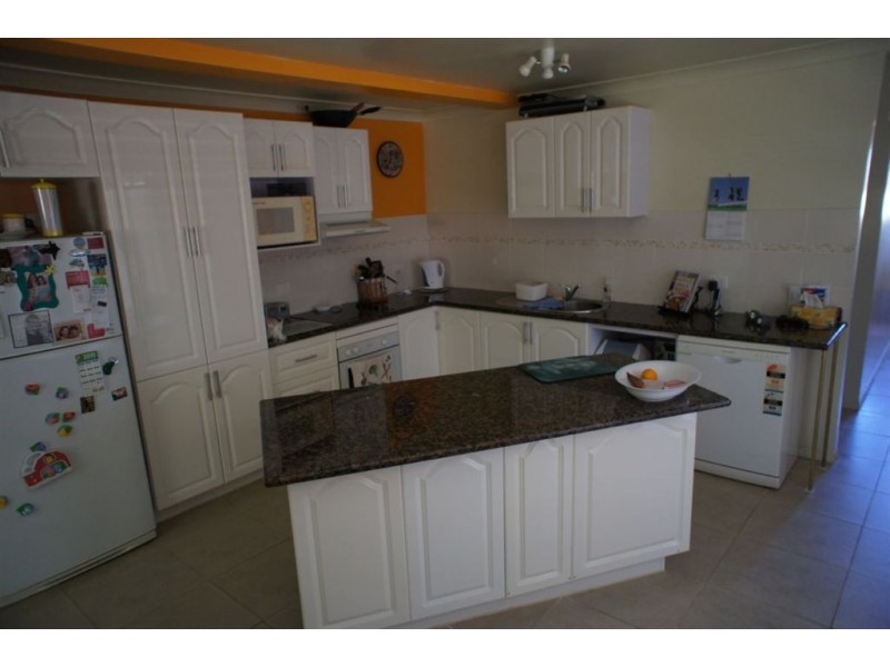 15 South Yamba Rd, Alton Downs QLD 4702