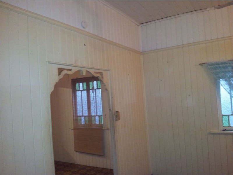 149 east, Mount Morgan QLD 4714