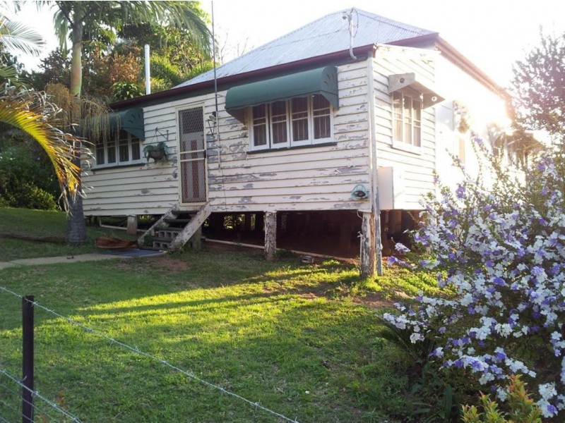 38 east st, Mount Morgan QLD 4714