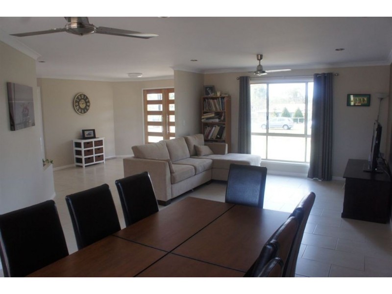 26 west, Gracemere QLD 4702