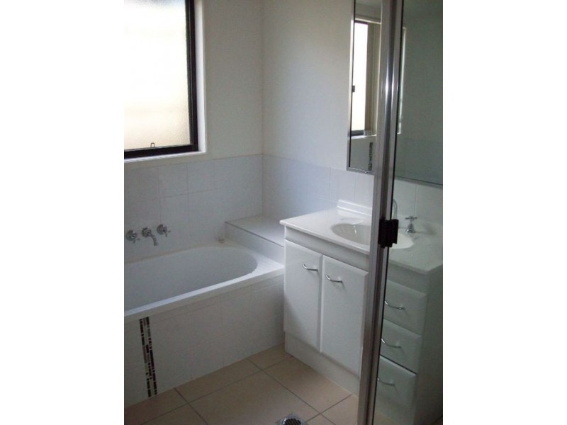 6 Chatterton Bvd, Gracemere QLD 4702