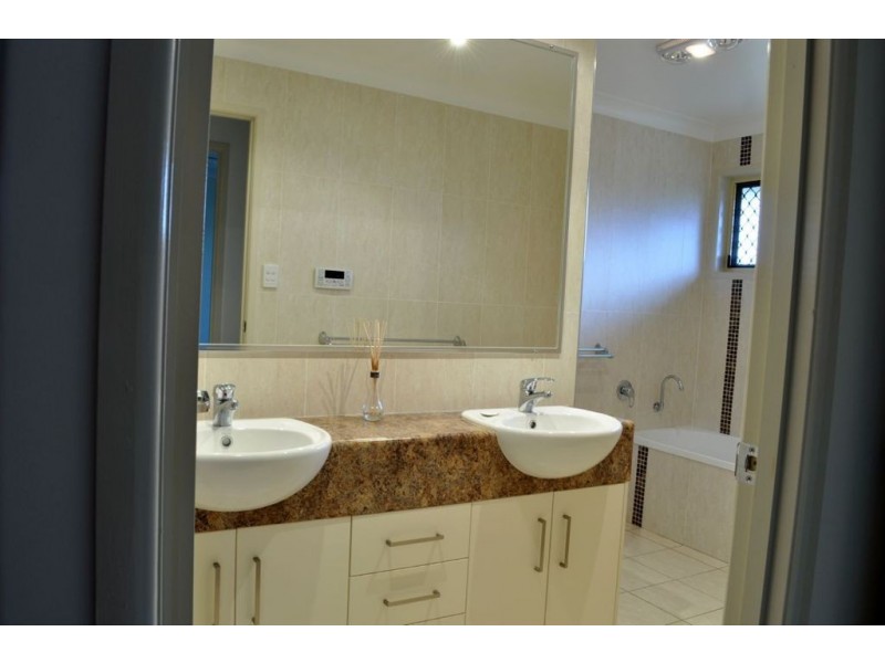 54 James Street, Gracemere QLD 4702