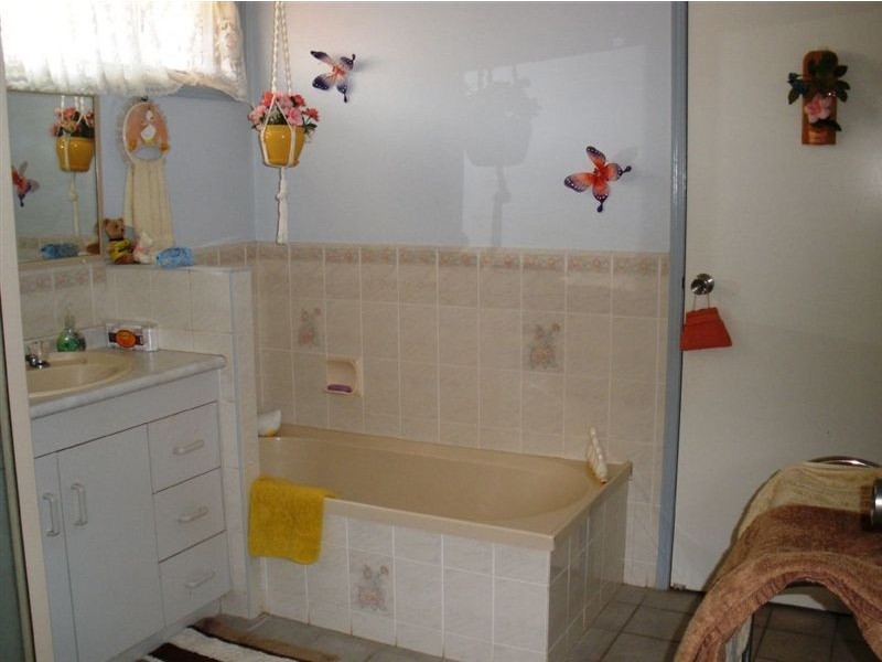 34 Deakin Close, Gracemere QLD 4702