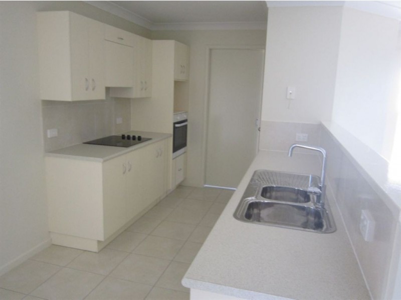 33 Leichhardt Dr, Gracemere QLD 4702