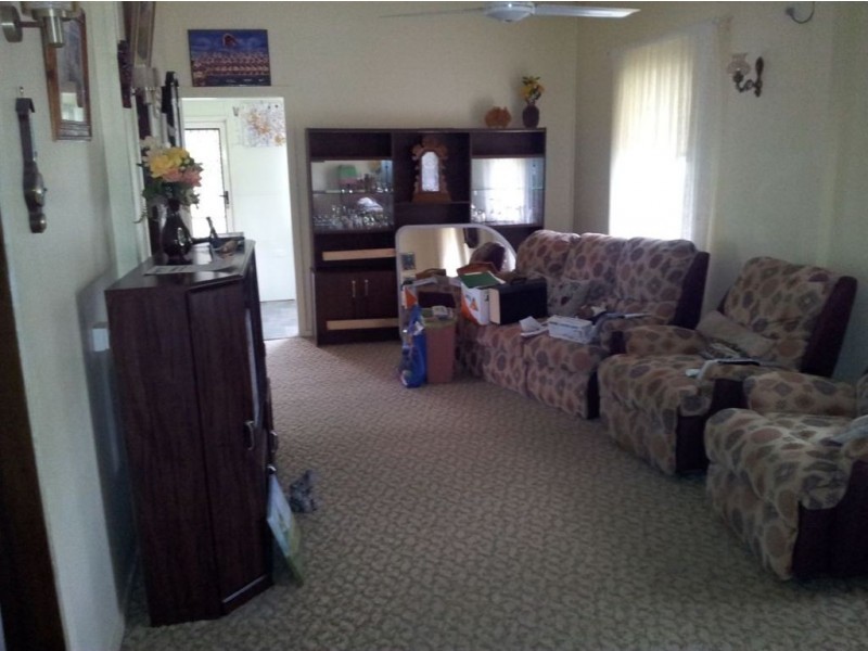 77 Byrnes Parade, Mount Morgan QLD 4714