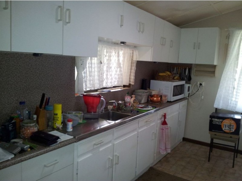 77 Byrnes Parade, Mount Morgan QLD 4714